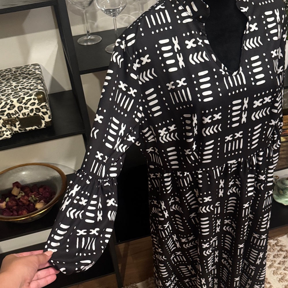 Black and White Patterned Women's Dress - Picture 4 of 6